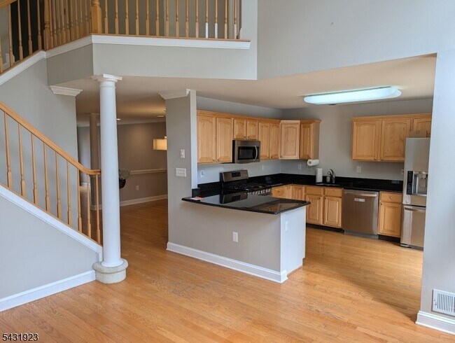 Building Photo - 18 Dorchester Dr