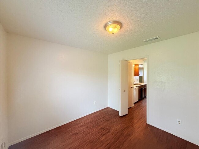 Building Photo - 10904 Meadgreen Ct