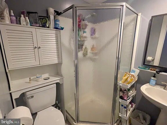 Bathroom 1 - 826 N Woodstock St