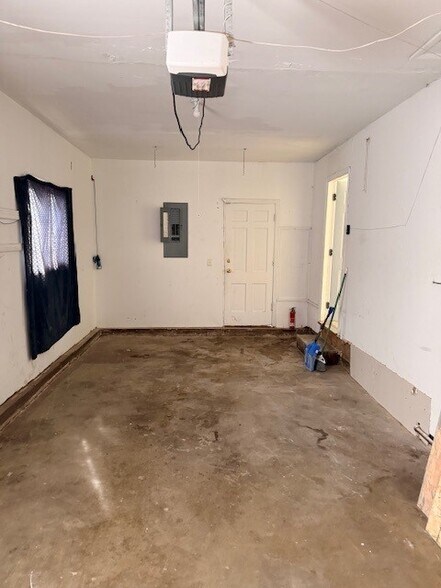 Garage - 2256 N Pasadena St