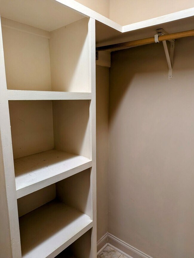 Building Photo - Home for You in Fairground Place!