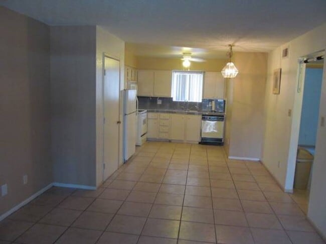 Building Photo - Newly Remodeled Spacious 2BR/1BA Home - TI...