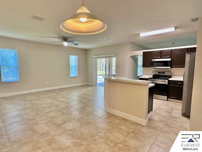 Building Photo - 16 Pinelynn Dr