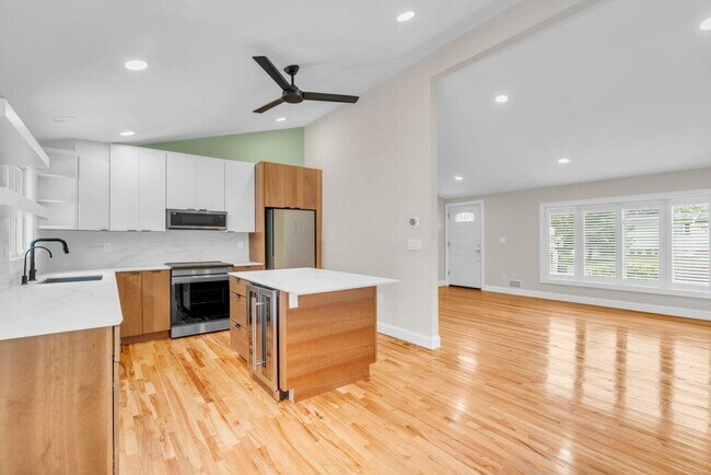 Building Photo - 61 Cornell Dr