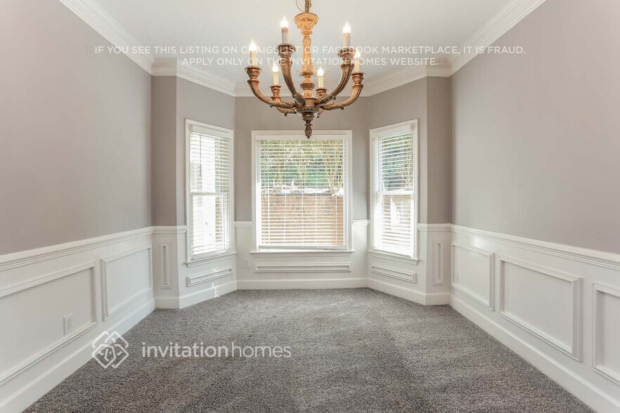 Building Photo - 1085 Chippewa Oak Dr NE