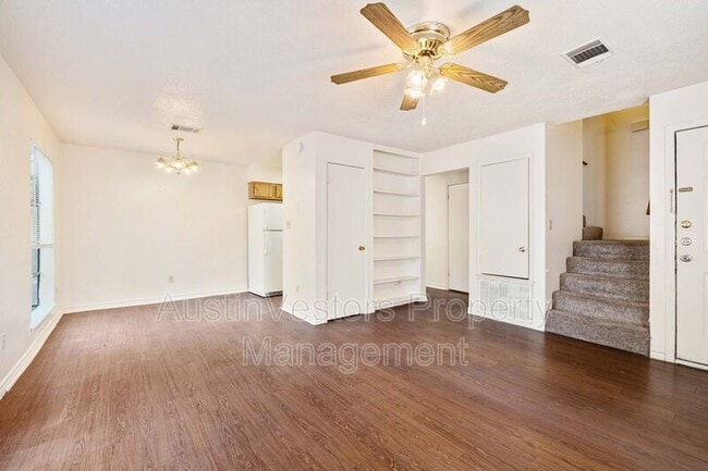 Building Photo - 115 S Frio St