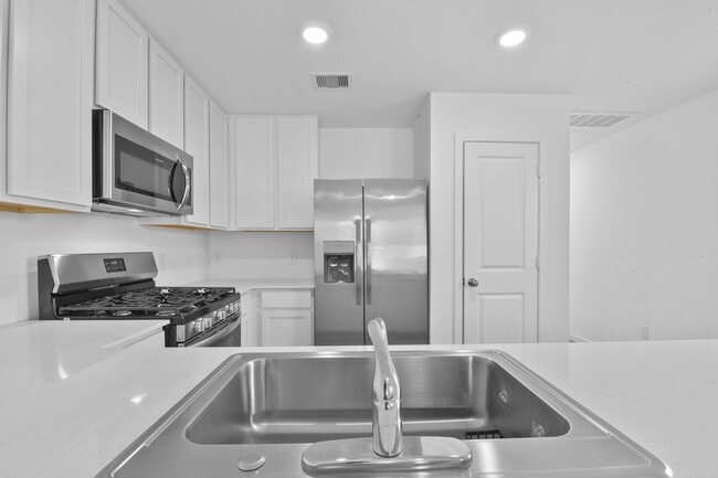 Building Photo - 21455 Carosella Dr