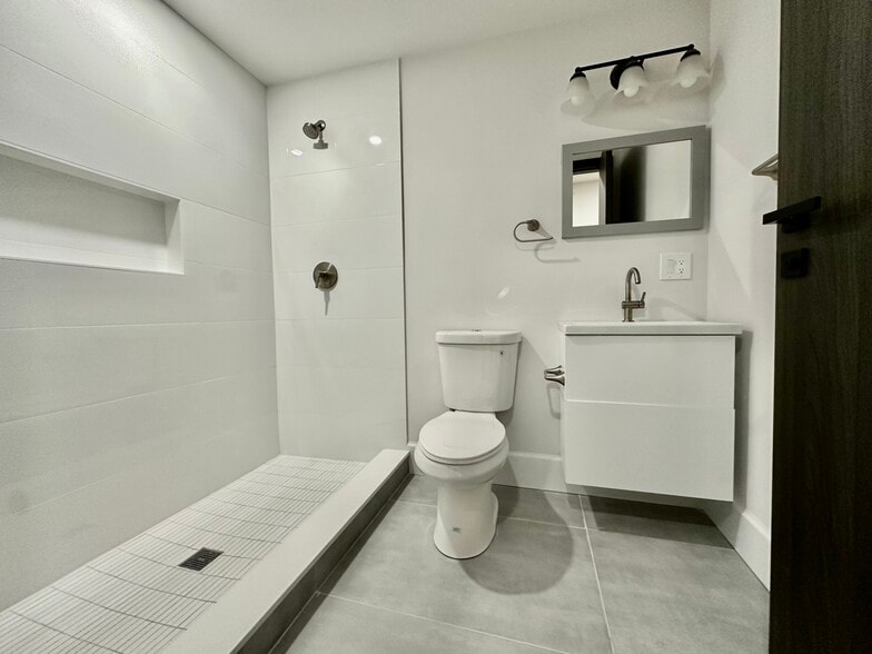 Bathroom 3 - 100 Mount Pleasant Ave