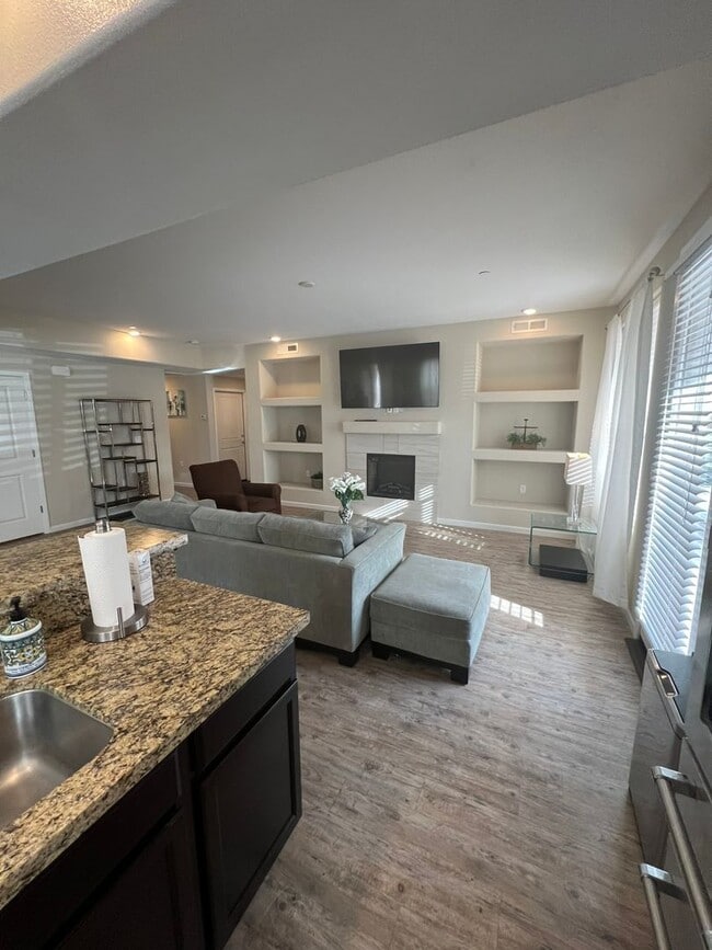 Building Photo - UNFURNISHED - GATED - NO YARD TO MAINTAIN ...