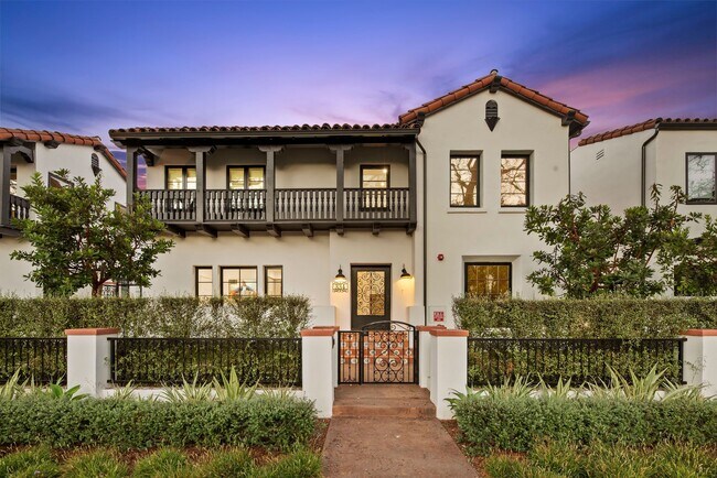 Building Photo - 332 N Oakhurst Dr