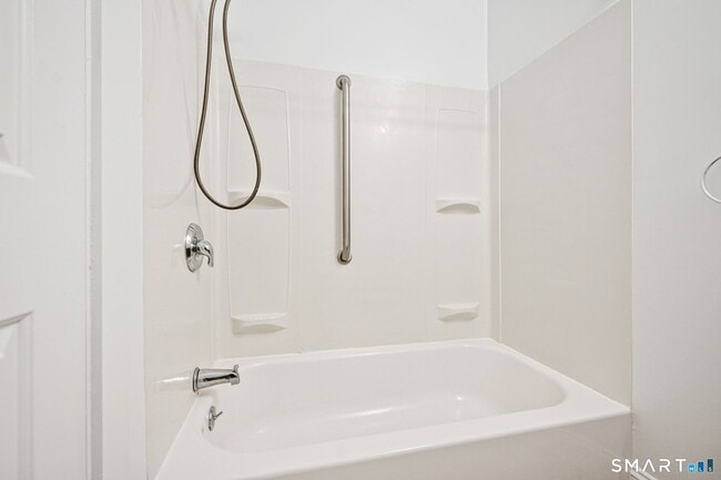 Building Photo - 14 Center Ave