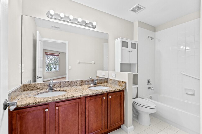 Building Photo - 266 Berenger Walk