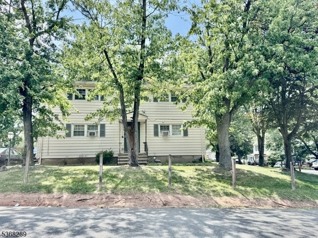 Primary Photo - 36 N Lawrence Ave