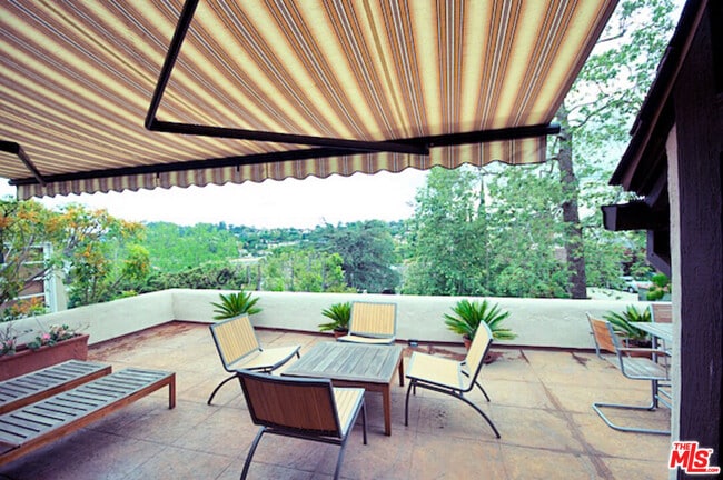 Building Photo - 2667 Lake View Terrace E