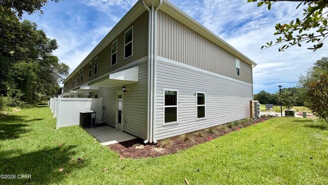 Building Photo - 13 S Main Deck Dr