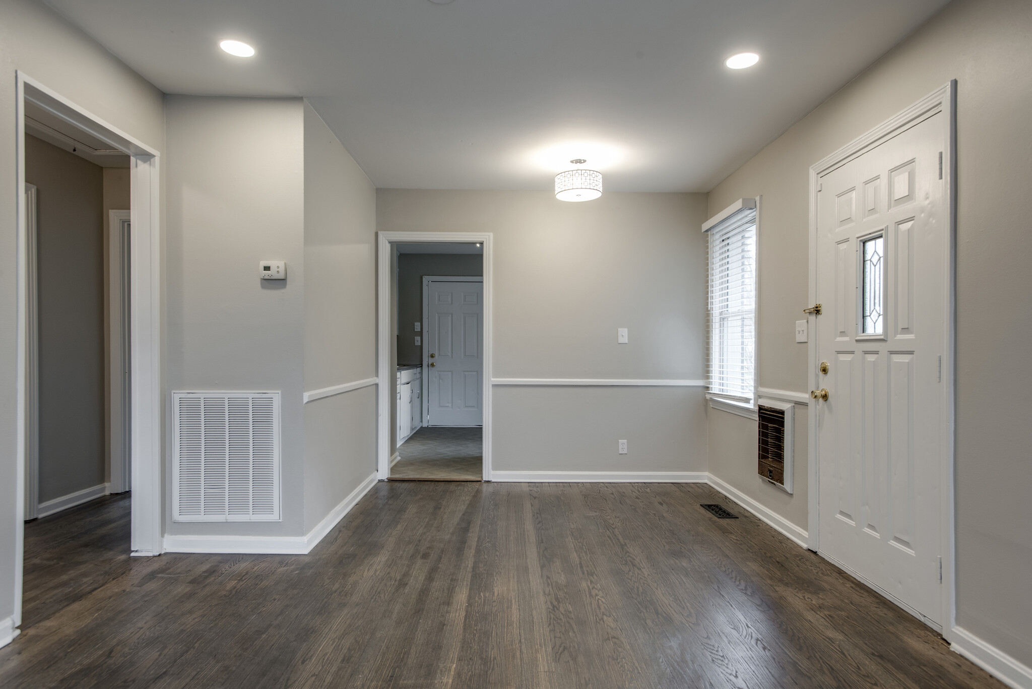 Building Photo - 2204 Rosehaven Dr