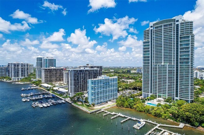Building Photo - 1643 Brickell Ave