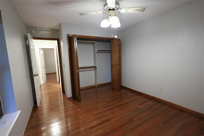 Building Photo - 722 Smalley Dr