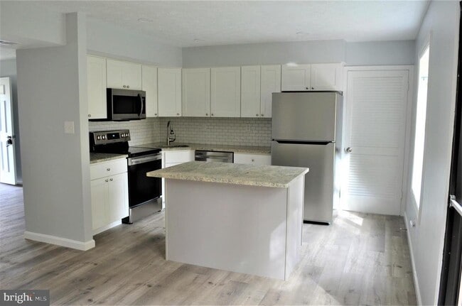 Building Photo - 14903 Neath Ct