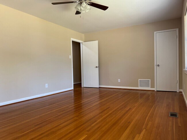Building Photo - 409 High Hill Rd