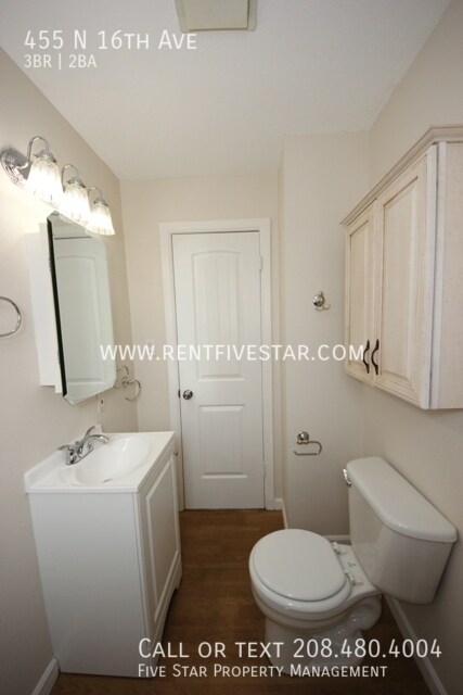 Building Photo - 3 Bedroom Home Available in the University...