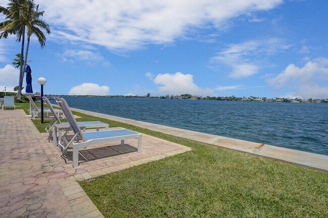 Building Photo - 2800 N Flagler Dr