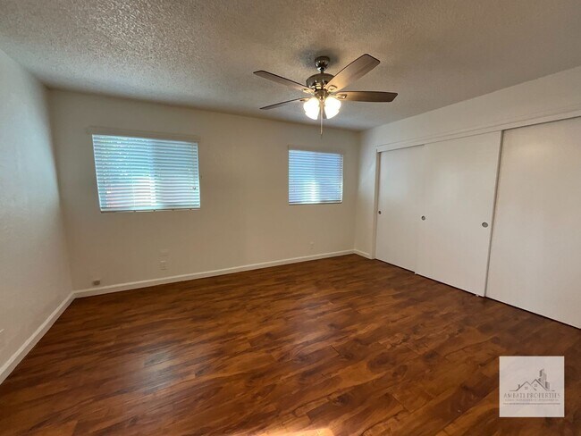 Building Photo - 3074 E Terrace Ave