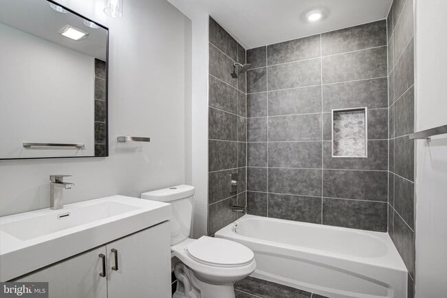Building Photo - 540 S 52nd St
