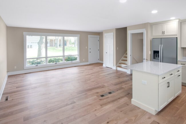 Building Photo - 6415 Londonderry Dr