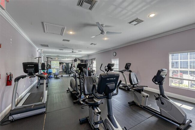 Building Photo - 6295 Bay Club Dr