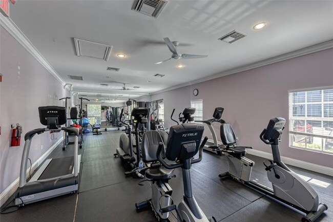 Building Photo - 6449 Bay Club Dr