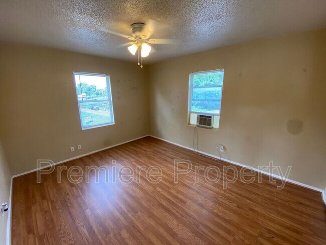 Building Photo - 2100 Monroe Ave