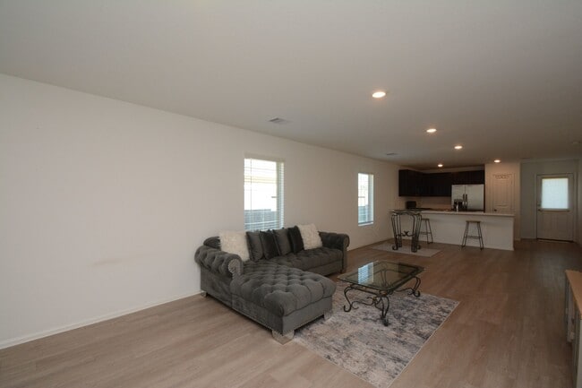 Building Photo - 379 Jewett Meadow Dr