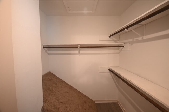 Building Photo - 8340 La Roche Ln