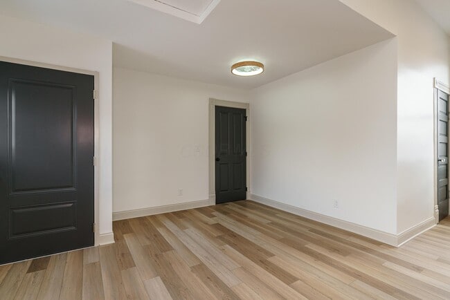 Building Photo - 828 City Park Ave