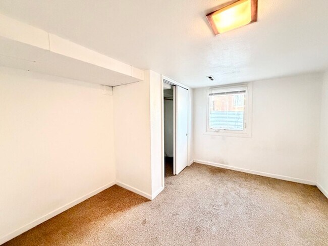 Building Photo - Ideal For Student Housing