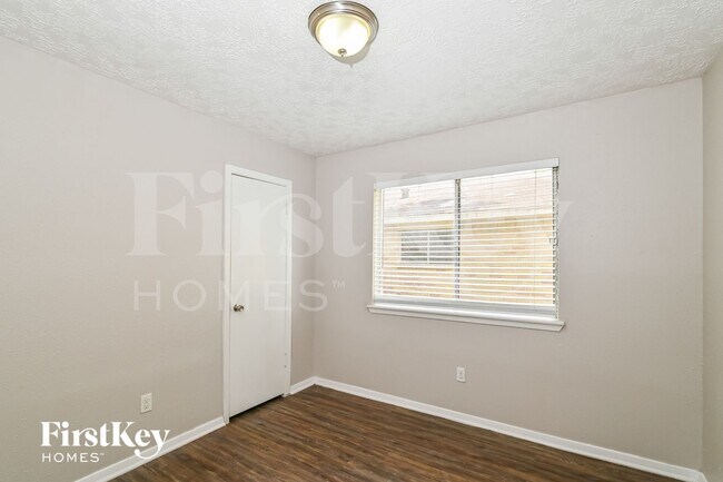 Building Photo - 15823 Baybriar Dr