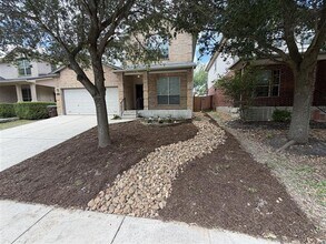 Building Photo - Large 4 bedroom / 2.5 bathroom home in Alamo Ranch