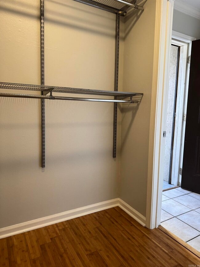 Building Photo - 301 Kings Row Dr