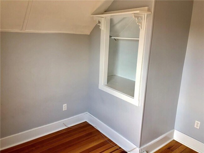 Building Photo - 673 Aquidneck Ave