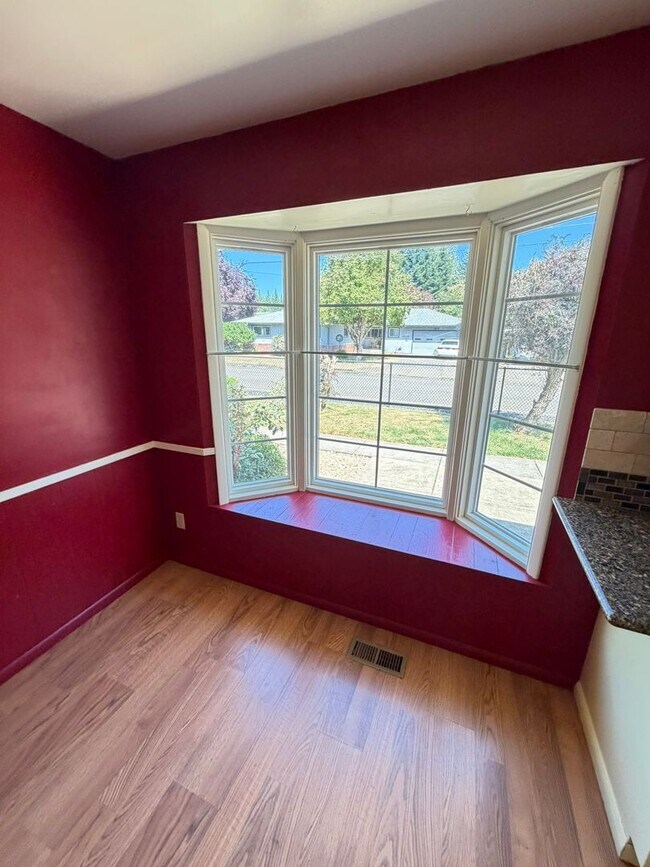 Building Photo - 3 Bedroom on Large corner lot!