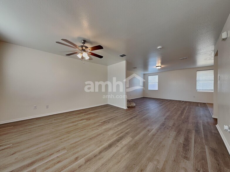 Building Photo - 10616 Park City Trl