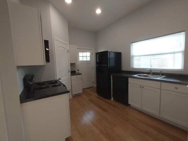 Kitchen - 1667 Bellemeade Ave