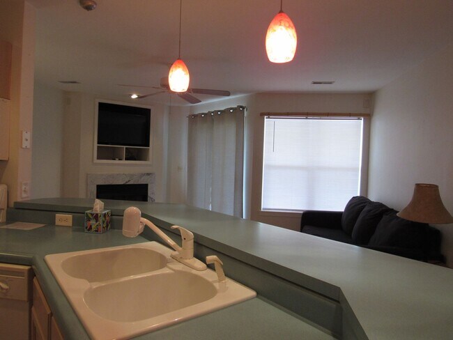 Building Photo - 549 Park Pl Dr