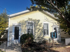 Building Photo - E Washington Duplex