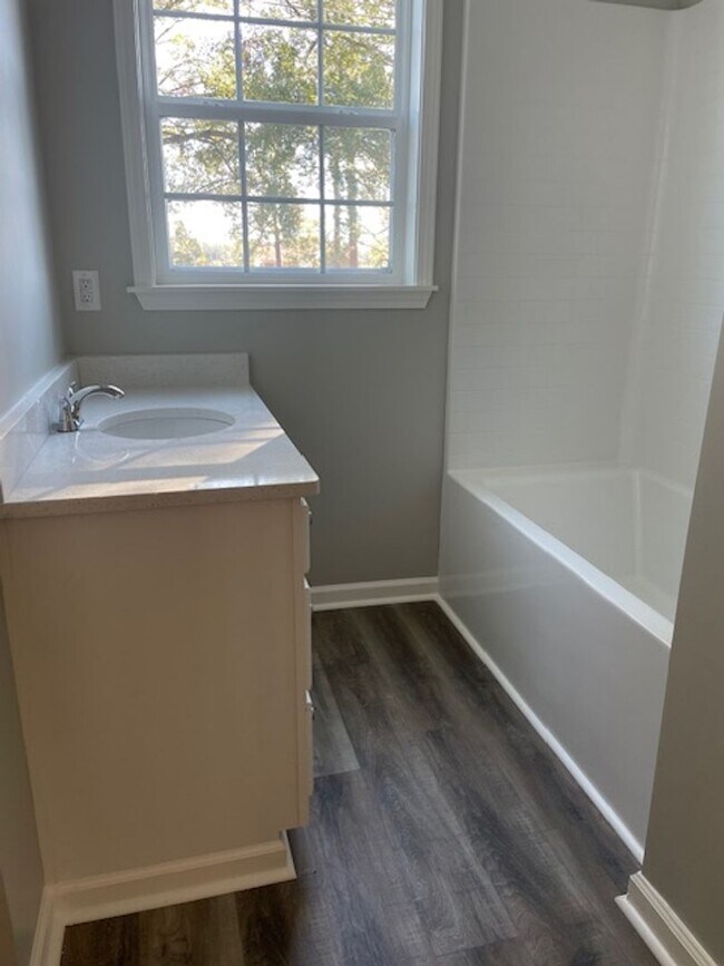 Building Photo - Renovated 3 Bedroom 1 Bath Home for Rent!!