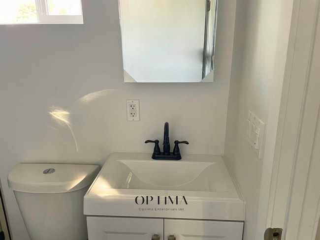 Building Photo - $500 Move-In Special! | Private Studio Home in Lake Balboa