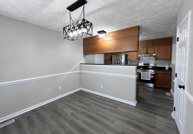Building Photo - NEW LISTING!!!!!