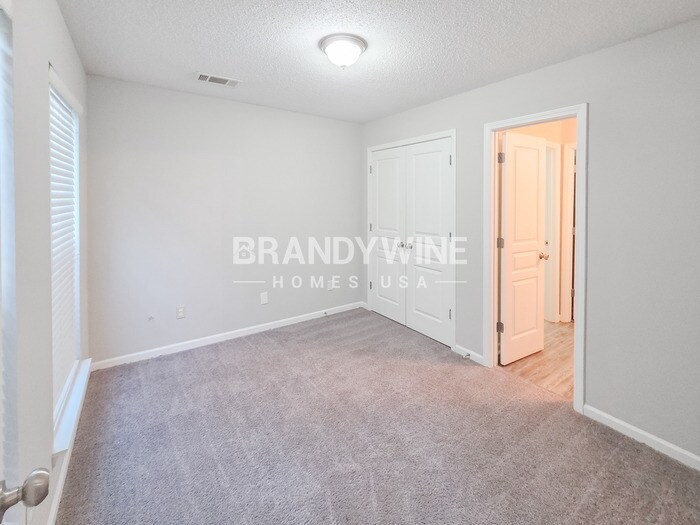 Building Photo - 153 Brasch Park Dr