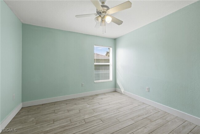 Building Photo - 1134 NE 4th Pl